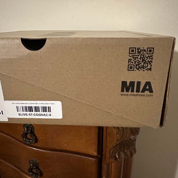 NIB Mia Ezri boot Cognac color in size 8. - Picture 6 of 7